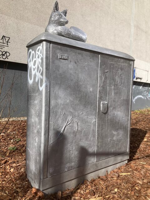 Wo die wilden Tiere wohnen von Stef Heidues, Kunst am Bau 49. Grundschule , Foto: Judith Laub, 2025