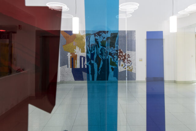 Kulisse von msk7, Kunst am Bau Charlotte-Pfeffer-Schule, Foto: Holger Herschel, 2022