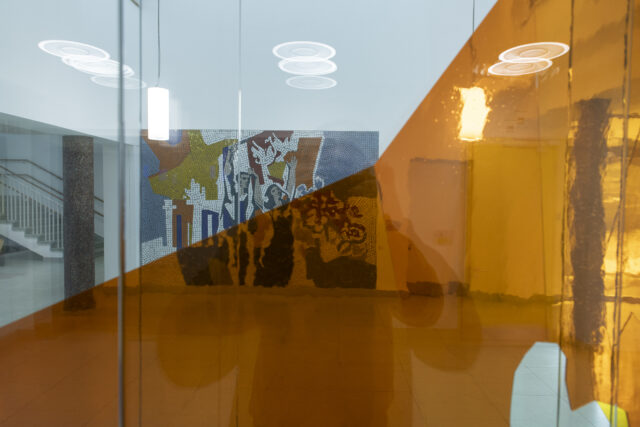 Kulisse von msk7, Kunst am Bau Charlotte-Pfeffer-Schule, Foto: Holger Herschel, 2022