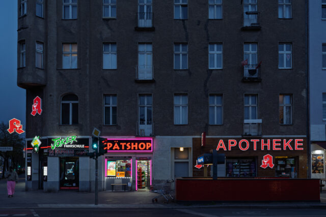 Spätshop am U-Bahn-Eingang Nauener Platz
