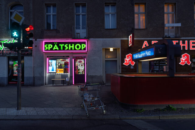 Spätshop am U-Bahn-Eingang Nauener Platz