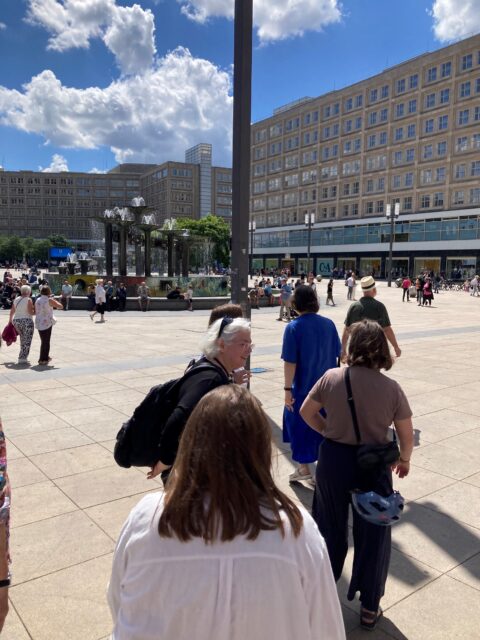 Brunnen der Völkerfreundschaft von Walter Womacka_Alexanderplatz_MKB-Tour am 06.06.26 Foto Judith Laub