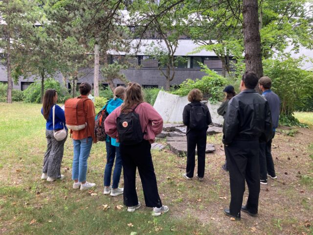Künstliche Natur von Peter Fromlowitz_OSZ Banken Immobilien und Versicherungen_MKBK-Tour am 12.06.26 Foto Judith Laub