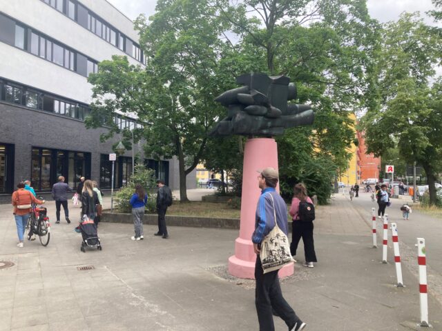Skulpturenensemble von Michael Schoenholz_Zillesiedlung Moabit_MKB-Tour 12.06.26 Foto Judith Laub