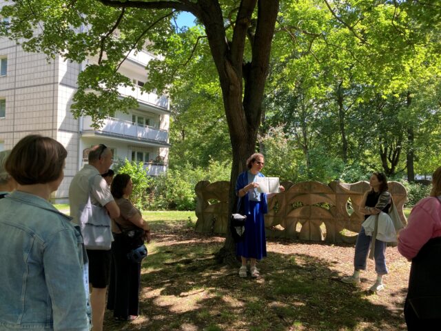 Strukturwand von KH Adler und Friedrich Kracht_10178 Berlin_MKB-Tour am 06.06.26 Foto Judith Laub